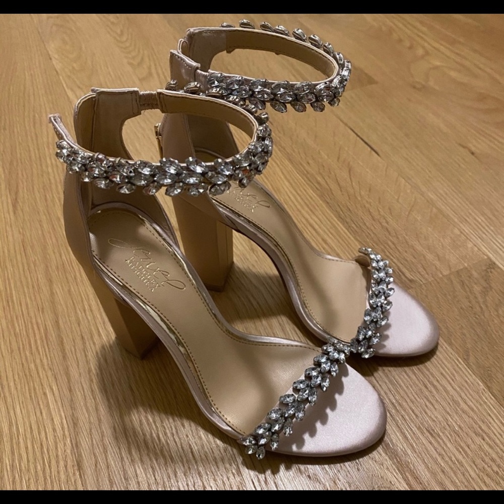 🚫SOLD🚫 Jewel Badgley Mischka Champagne Sandals heels
